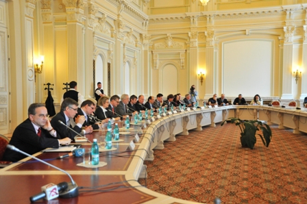 Click pentru a închide